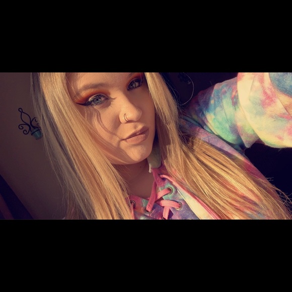 Meet your Posher, Lisa - Picture 1 of 1